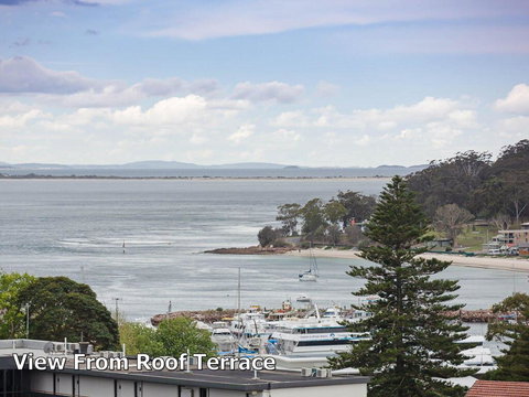 1 'Seaview', 9 Church Street - Huge Air Conditioned Unit With Lift & WIFI - New South Wales Tourism  2