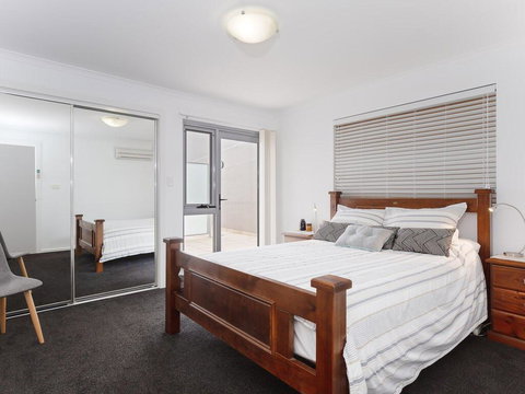 1 'Seaview', 9 Church Street - Huge Air Conditioned Unit With Lift & WIFI - New South Wales Tourism  3