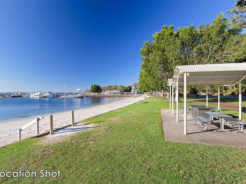 1 'Teramby Court' 104 Magnus Street - In Nelson Bay CBD - New South Wales Tourism  3