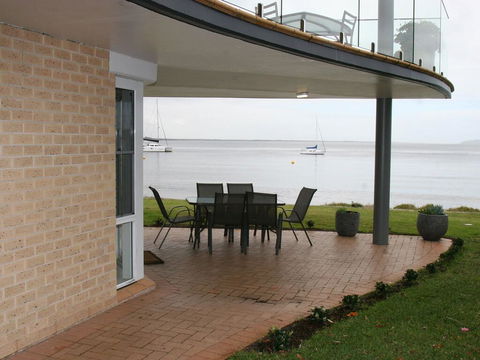 1 'The Clippers' 131 Soldiers Point Road - Fabulous Waterfront Unit - New South Wales Tourism  0