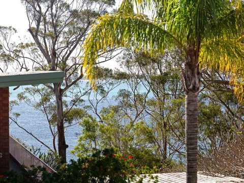 1 'Thurlow Lodge', 6 Thurlow Avenue - Air Conditioned & Pool In The Heart Of Town - New South Wales Tourism  0