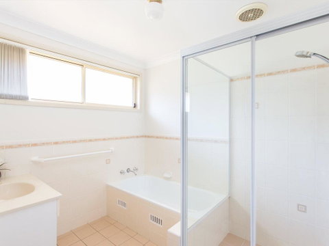 1/4 Huntly Close - New South Wales Tourism  3