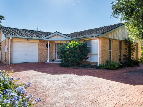 1/4 Huntly Close - New South Wales Tourism  0