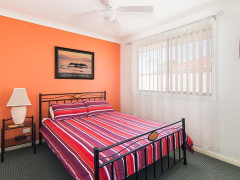 1/54 Parkes, Airconditioned - New South Wales Tourism  2