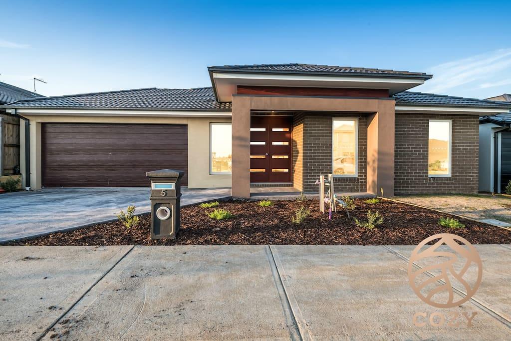 Clyde North VIC New South Wales Tourism 