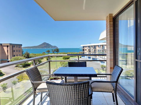12 'Commodore', 6 Intrepid Close - Beautiful Water Views - New South Wales Tourism  0