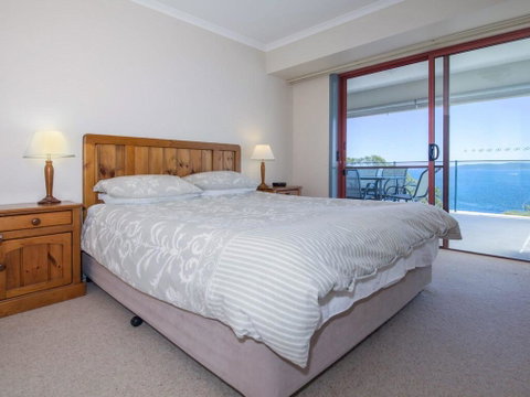 12 'Le Vogue', 16 Magnus St - Sensational Water Views, Lift, Pool & Tennis Court - New South Wales Tourism  2