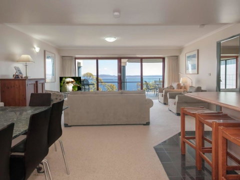 12 'Le Vogue', 16 Magnus St - Sensational Water Views, Lift, Pool & Tennis Court - New South Wales Tourism  1
