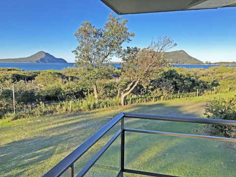 14 'Intrepid', 3 Intrepid Close - Unlimited Magnificent Water Views - New South Wales Tourism  0