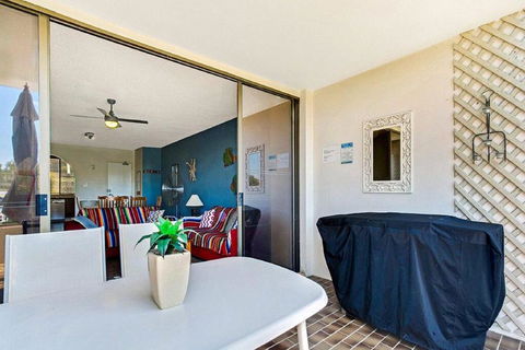 14 'THE DUNES', 38 MARINE DR - LARGE UNIT WITH POOL, TENNIS COURT AND DIRECTLY ACROSS FROM FINGAL - New South Wales Tourism  1