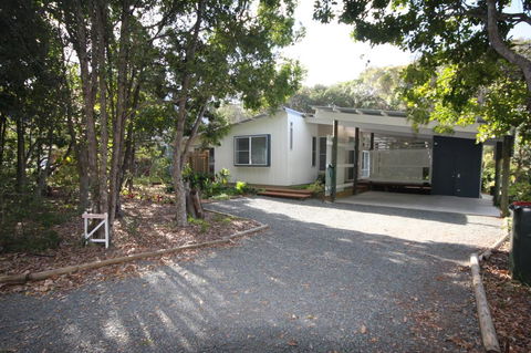 15 Belle Court - Modern, Architect Designed, Open Plan Holiday Home With Outdoor Shower - New South Wales Tourism  0