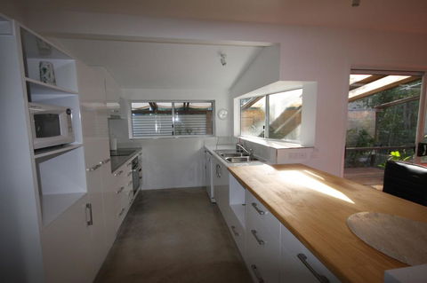 15 Belle Court - Modern, Architect Designed, Open Plan Holiday Home With Outdoor Shower - New South Wales Tourism  3