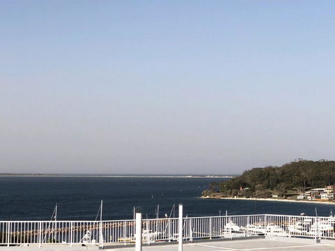15 Dolphin Cove, 2 - 6 Government Rd - Stunning Penthouse With Views, Lift & Ducted Air Conditioning - New South Wales Tourism  3