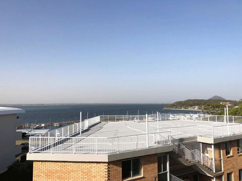 15 Dolphin Cove, 2 - 6 Government Rd - Stunning Penthouse With Views, Lift & Ducted Air Conditioning - New South Wales Tourism  0