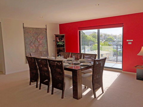 15 Dolphin Cove, 2 - 6 Government Rd - Stunning Penthouse With Views, Lift & Ducted Air Conditioning - New South Wales Tourism  2