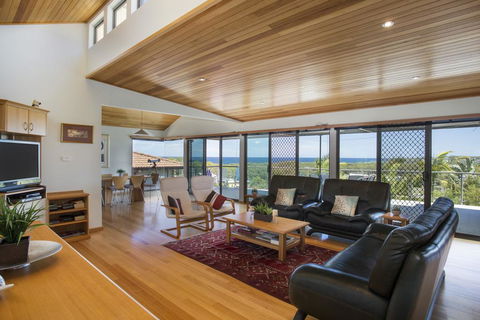17 Canberra Crescent - Prestige Views At Burrill Lake - New South Wales Tourism  0