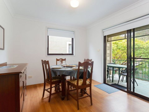2 'Carindale', 19-23 Dowling Street - Pool, Tennis Court, Close To Town - New South Wales Tourism  3