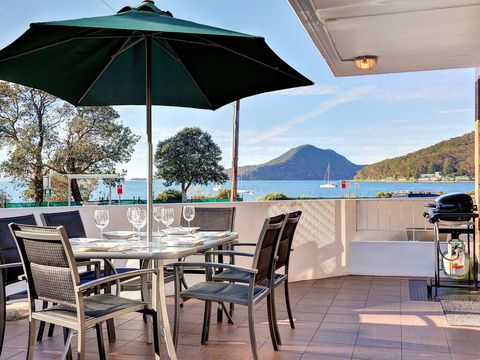 2 'Fleetwood', 63 Shoal Bay Road - Spectacular Views - New South Wales Tourism  3