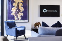 2 Bdrm 2 bthrm Apt with Balcony Views Pool and Gym