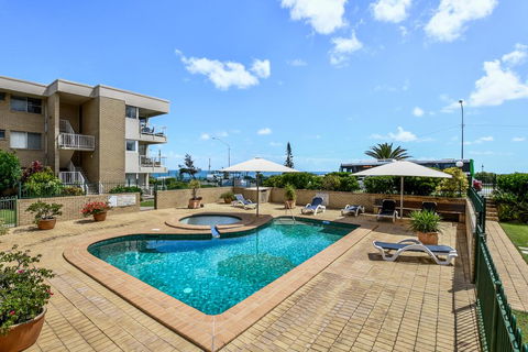 2 Bedroom Top Floor Unit - Ocean Views And Pool - New South Wales Tourism  3