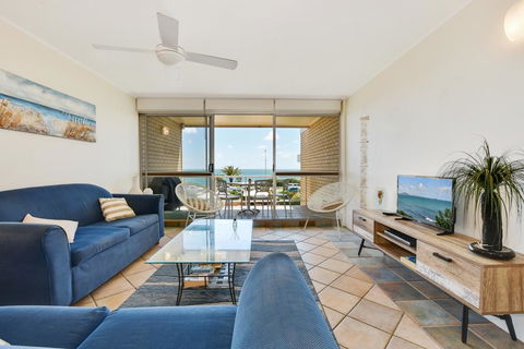 2 Bedroom Top Floor Unit - Ocean Views And Pool - New South Wales Tourism  0