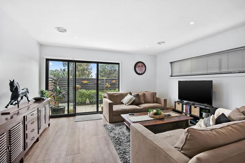2 Bedroom Townhouse - Family & Corporate Bookings Only - New South Wales Tourism  1