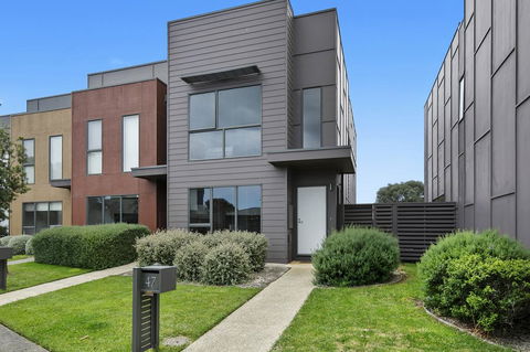 2 Bedroom Townhouse - Family & Corporate Bookings Only - New South Wales Tourism  3
