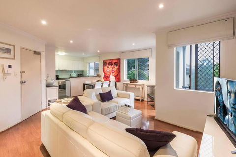 2 Bedroom With Parking & AC Close To Beach & City - New South Wales Tourism  0