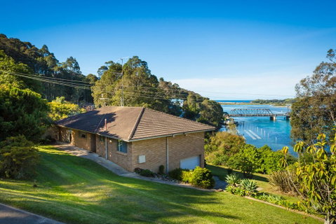 2 Water Crescent - Retro Haven - New South Wales Tourism  0