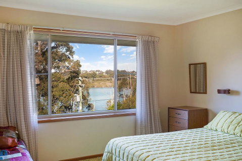 2 Water Crescent - Retro Haven - New South Wales Tourism  3