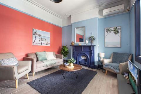 2-Bed Apartment Metres From Coogee Beach And Dining - New South Wales Tourism  0