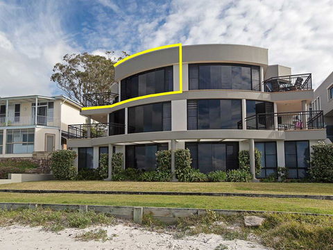 2/137 Soldiers Point Road - Luxury Unit On The Waterfront With Aircon And Free Unlimited Wi Fi - New South Wales Tourism  1