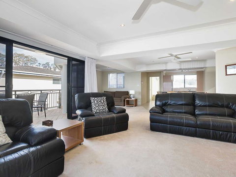 2/137 Soldiers Point Road - Luxury Unit On The Waterfront With Aircon And Free Unlimited Wi Fi - New South Wales Tourism  3