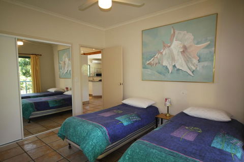 20 Orania Court - Two Storey Family Home With Swimming Pool, Patio & Large Deck. Pet Friendly - New South Wales Tourism  1