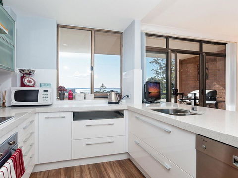 23 'The Commodore' 9-11 Donald Street - Delightful Unit With Gorgeous Water Views - New South Wales Tourism  2