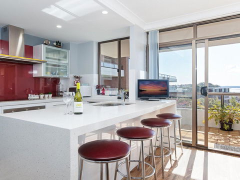 23 'The Commodore' 9-11 Donald Street - Delightful Unit With Gorgeous Water Views - New South Wales Tourism  3