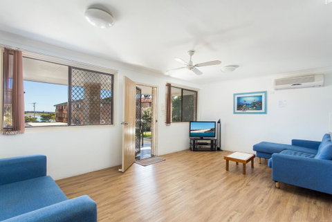 26 Wallis View - Opposite The Lake - 3 Bedroom Apartment - Sleeps 8 - New South Wales Tourism  1