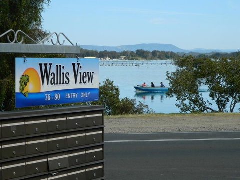26 Wallis View - Opposite The Lake - 3 Bedroom Apartment - Sleeps 8 - New South Wales Tourism  0