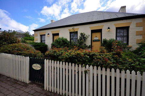 BRIDGE COTTAGES Sargeants & Armoury Cottages 1823 - HISTORY & CHARM - New South Wales Tourism  3