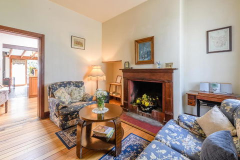 BRIDGE COTTAGES Sargeants & Armoury Cottages 1823 - HISTORY & CHARM - New South Wales Tourism  4