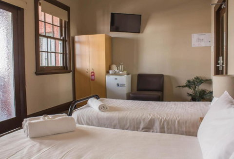 Campsie Hotel - New South Wales Tourism  3