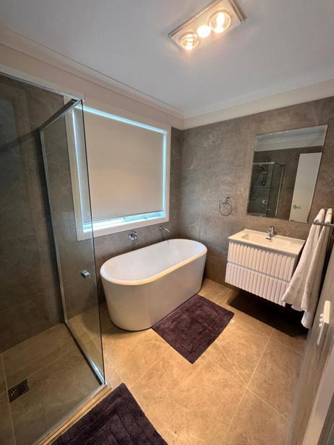 Canberra 3 Bedroom Home To Remember - New South Wales Tourism  1