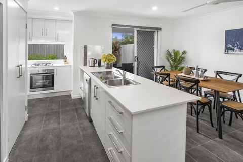 Comfortable 3-Bed Retreat Close Parks - New South Wales Tourism  1