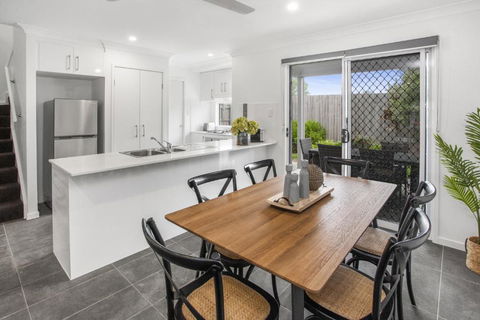 Comfortable 3-Bed Retreat Close Parks - New South Wales Tourism  3