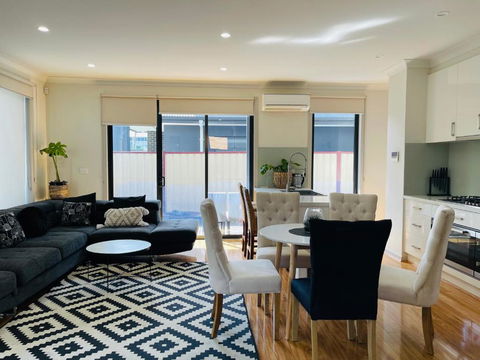 D110 Sweet Melon Super Stay-fantastic - New South Wales Tourism  1