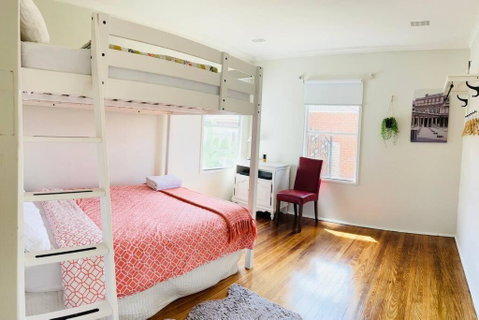 D122 Lovely London Home - New South Wales Tourism  4
