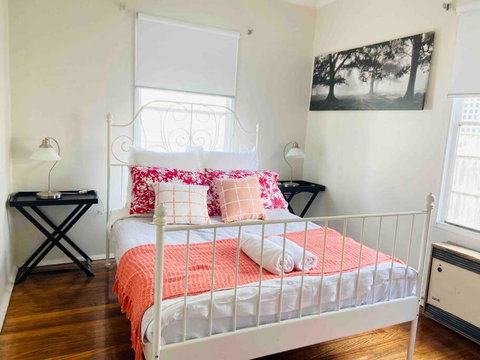 D122 Lovely London Home - New South Wales Tourism  3