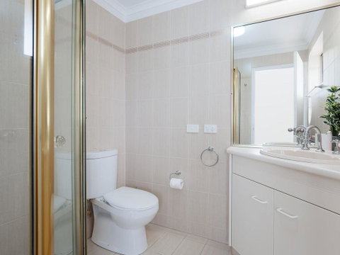3 'Pelican Sands', 83 Soldiers Point Rd - Stunning Waterfront Unit With Magical Water Views & Air Conditioning - New South Wales Tourism  2