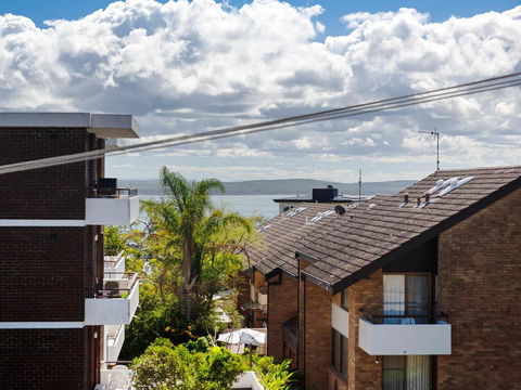 3 'The Commodore' , 9-11 Donald Street - Great Unit In The Heart Of Town - New South Wales Tourism  0