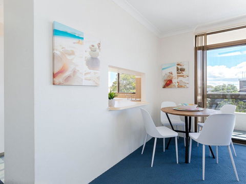 3 'The Commodore' , 9-11 Donald Street - Great Unit In The Heart Of Town - New South Wales Tourism  1